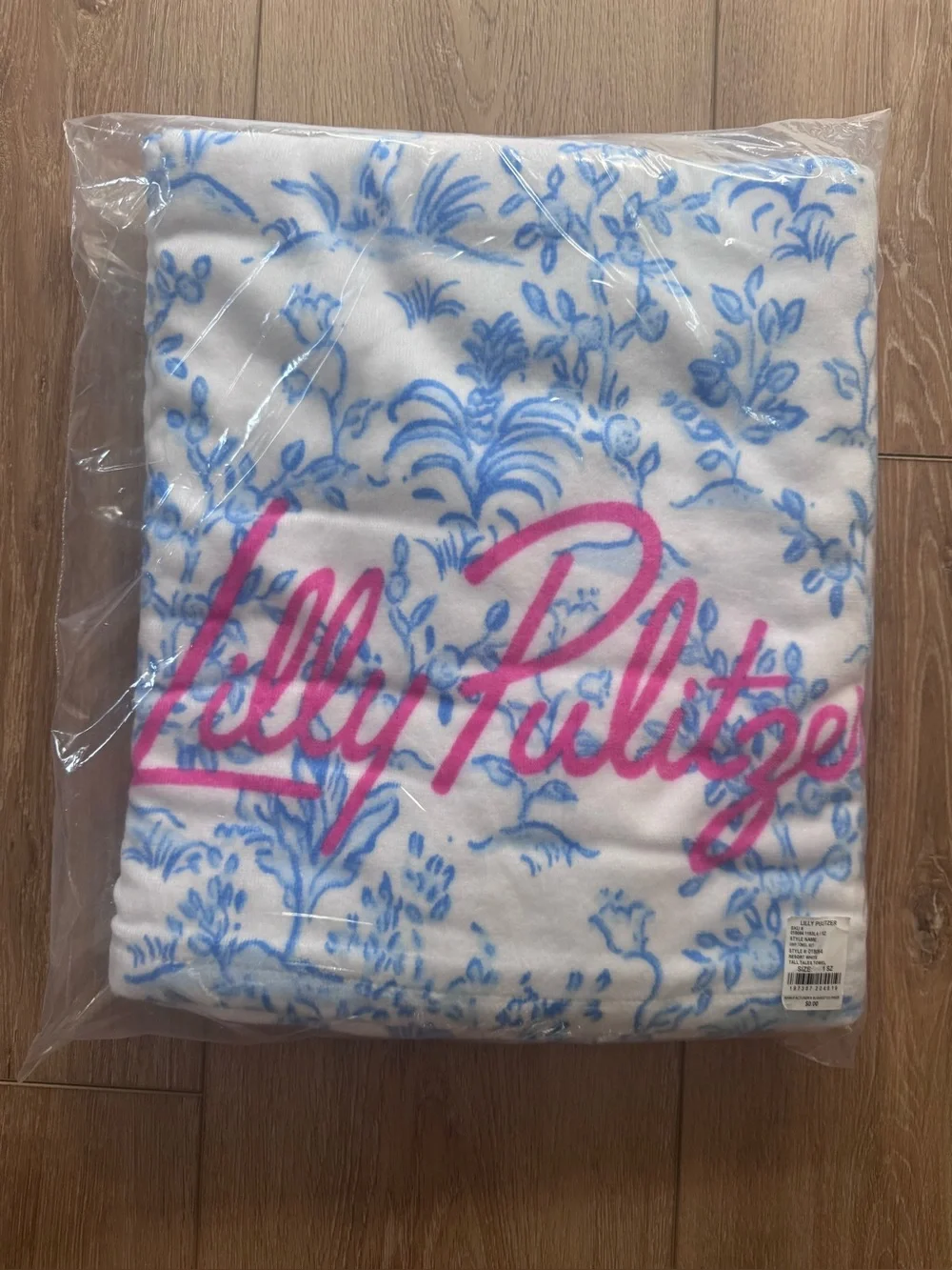 NWT Set of 2 Lilly Pulitzer Beach Towels Resort White Tall Tales